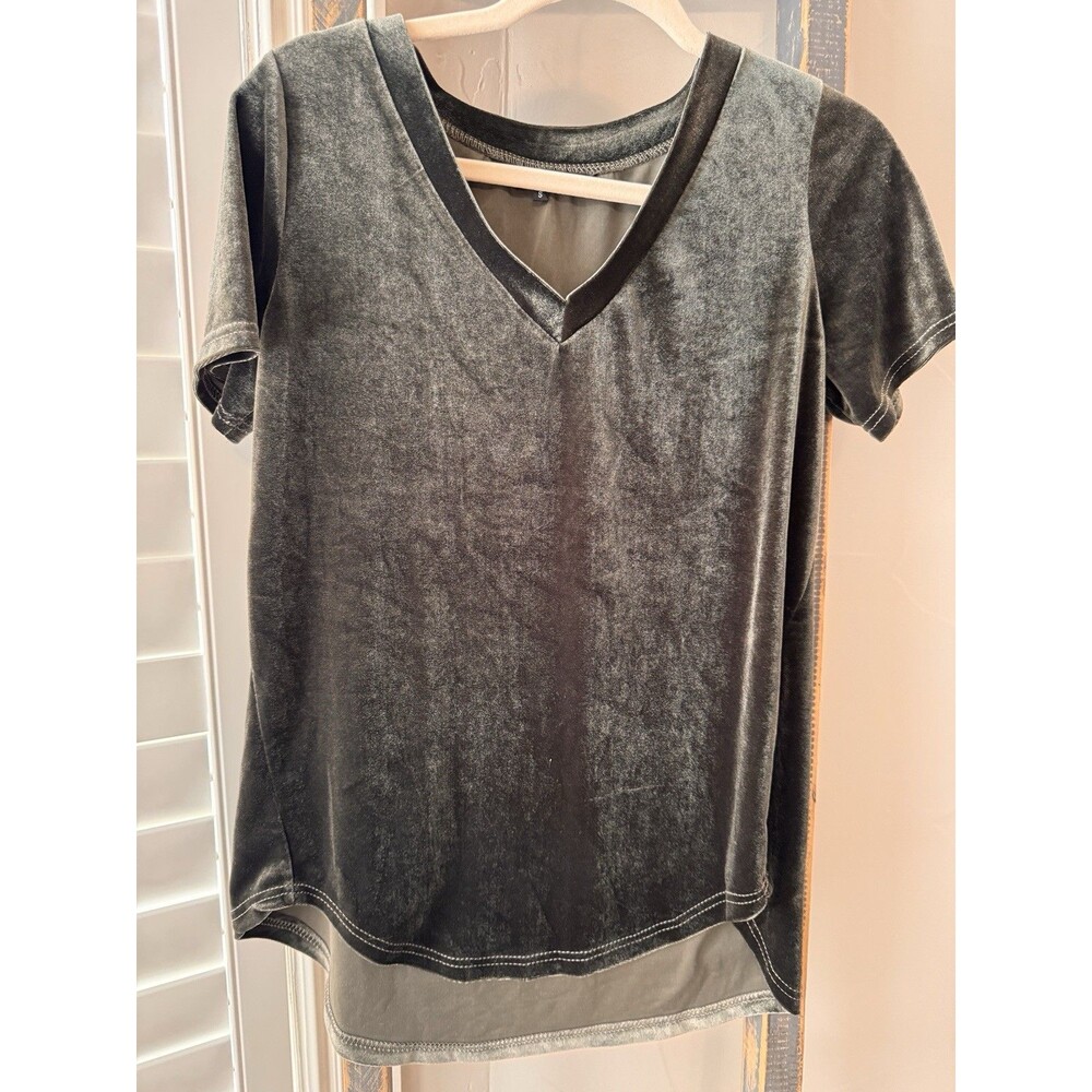 Amaryllis Velvet Top Size Small Deep Green Short Sleeve V Neck Blouse